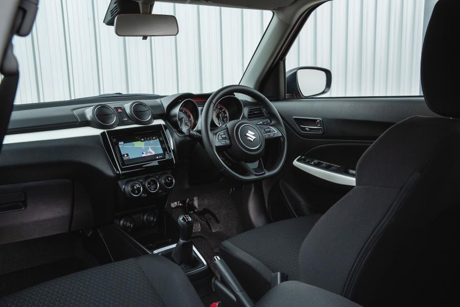 Интерьер Suzuki Swift Hybrid AllGrip 2019 года  (UK) (фото 2 из 22)